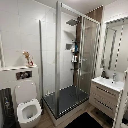 Appartement Chaleureux, Ensoleille Avec Parking Gratuit Caen Exterior photo