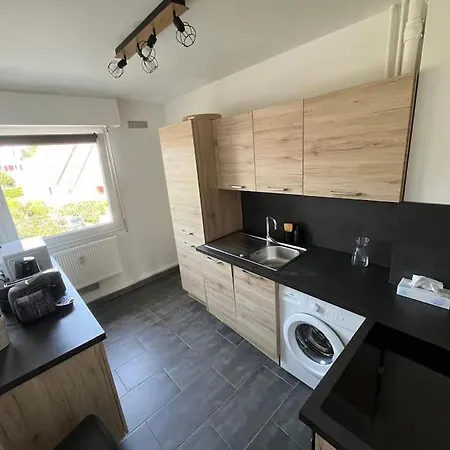 Appartement Chaleureux, Ensoleille Avec Parking Gratuit Caen Exterior photo